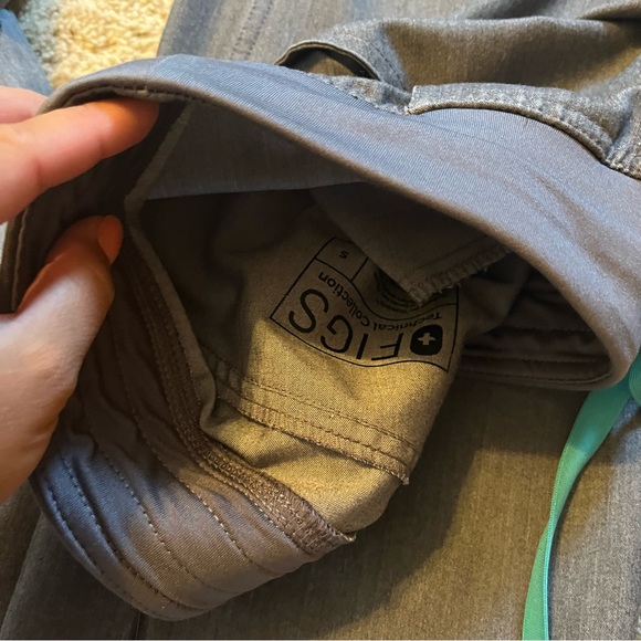 Figs Graphite Scrub Set - Picture 3 of 3